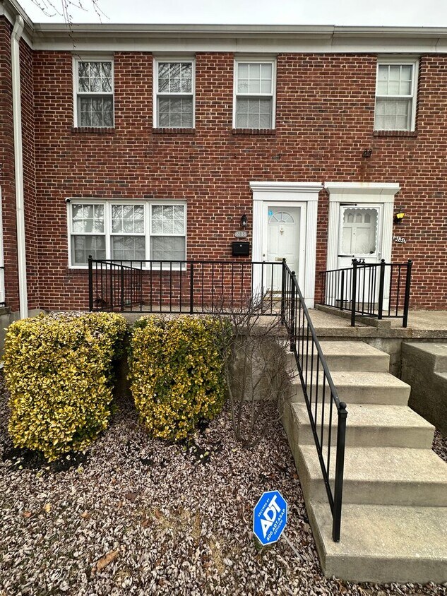 Foto principal - Stunning 3Bedroom Townhome in Parkville