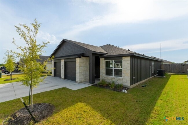 Foto del edificio - 911 Cherry Laurel Ln