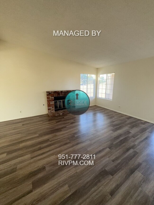 Foto del edificio - Coming soon!!  Centrally located Riverside...