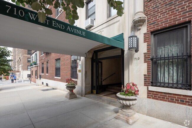 Building Photo - 710 W End Ave