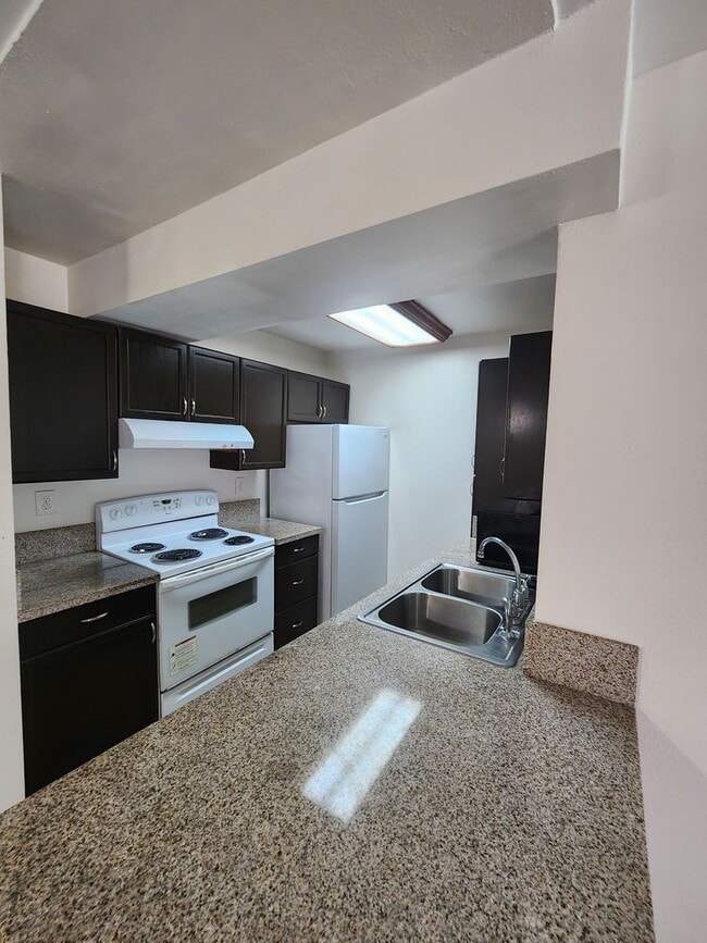 Foto del edificio - Gorgeous and Comfortable - Dual Master Suites - 2BD/2BA - East Mission Valley