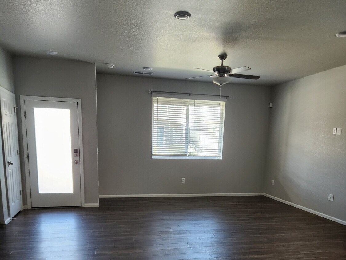 Building Photo - Stunning 3-Bed Townhome in Northglenn w/ 2...
