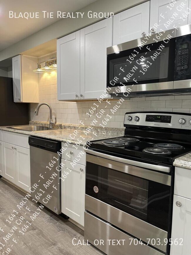Foto del edificio - 1641 Arlyn Cir