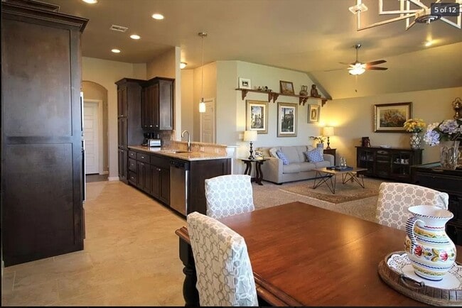 Building Photo - Incredible 4 Bed 2 Bath In Edmond
