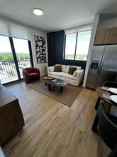 Building Photo - 941 E 28th St