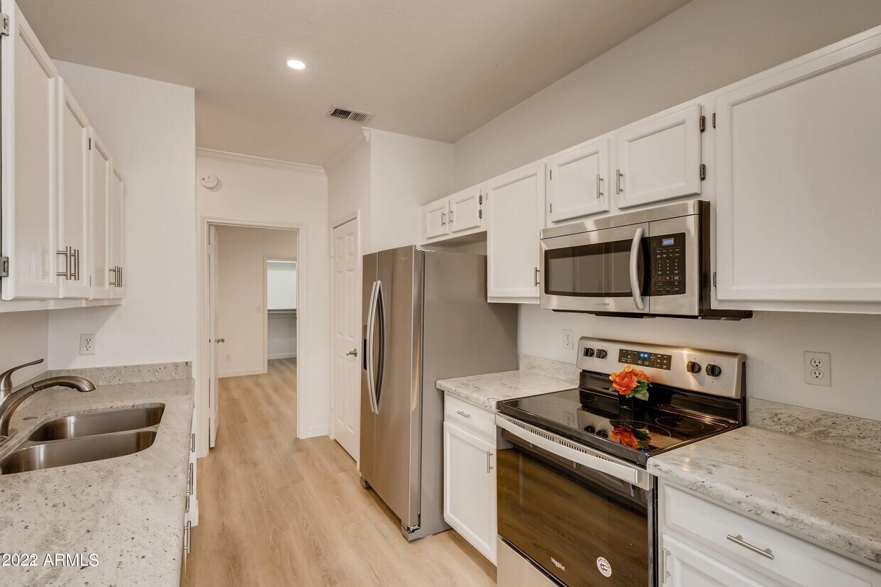 7009 E Dr Unit 2132, Scottsdale, AZ 85254 Room for Rent in