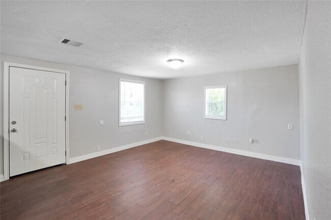 Building Photo - 14342 Texarkana St