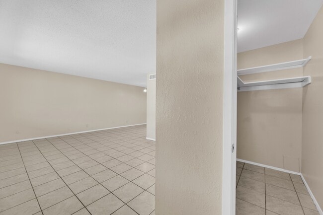 Foto del edificio - 3300 Hayes Ave