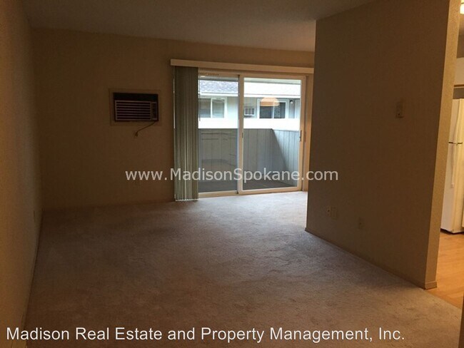 Foto del edificio - 10816-10820 E 3rd Ave
