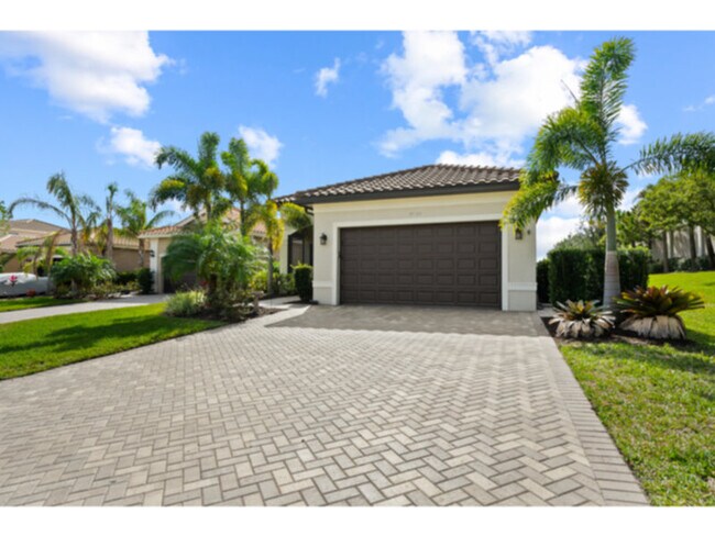 Building Photo - Newly listed Furnished single family home ...