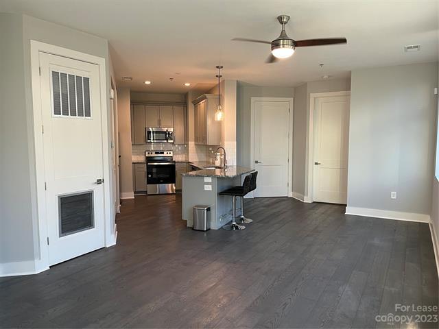 Foto principal - 501 E 37th St