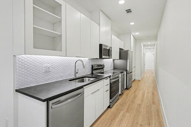 Building Photo - 2217 N Fitzhugh Ave