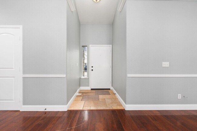 Foto del edificio - Gorgeous 3 bd. & 2 bath Home with a pool i...