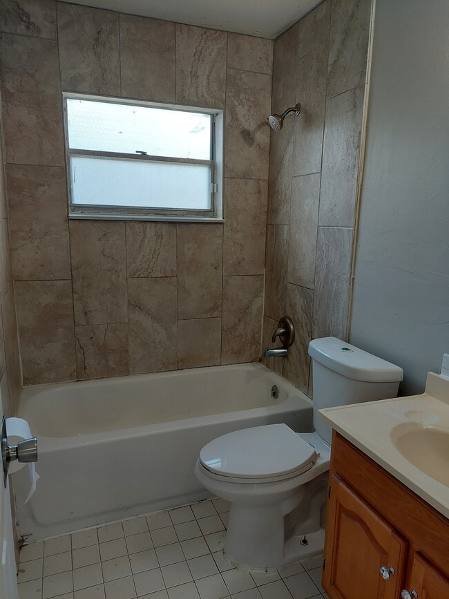 Building Photo - 4383 Edward Rd