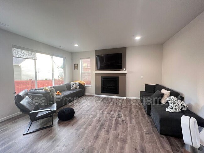 Foto del edificio - 19205 14TH AVE SE