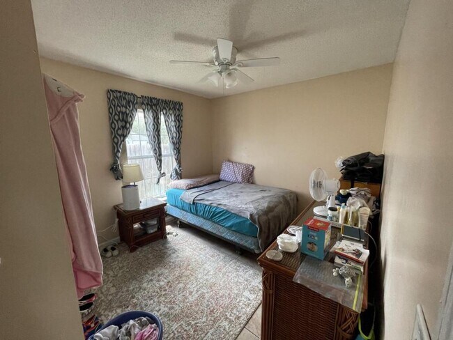 Foto del edificio - 724 Versailles Lane