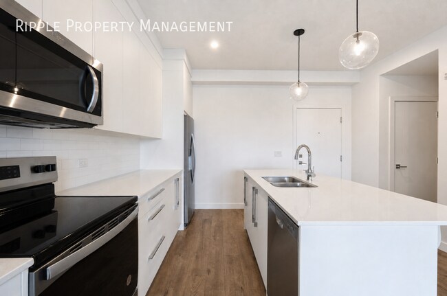 Building Photo - MODERN & SPACIOUS 2 BEDS, 2 BATHS CONDO | UNDERGROUND PARKING INCLUDED