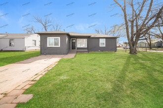 Building Photo - 3049 SE 18th Pl