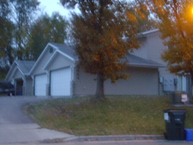 Foto del edificio - 3563 E Meadows Pl