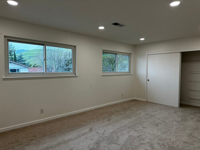 Building Photo - 2268 Mesa Verde Dr