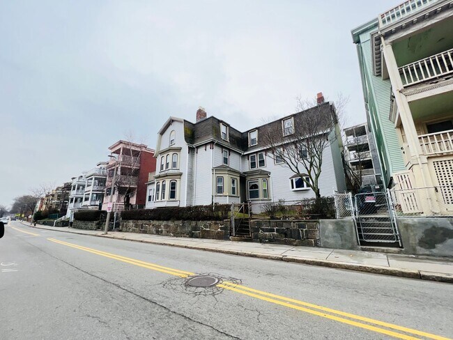 Photo - NEWLY RENOVATED 4-BED PENTHOUSE UNIT WITH EASY ACCESS TO HIGHWAY AND PUBLIC TRANSPORTATION!