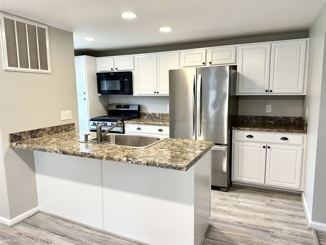 Building Photo - 2 br, 1 bath Duplex - 3932 Fairfax Street