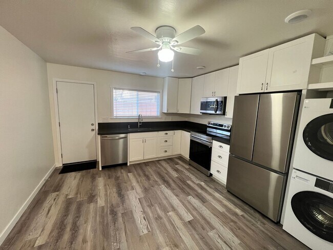 Foto del edificio - 8320-8322 Fresno Avenue