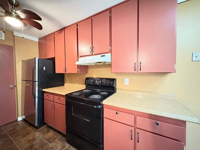 Foto del edificio - Modern Condo in Prime College Area Location