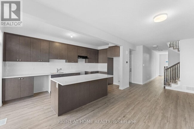 Building Photo - 717 Tincture Pl