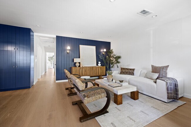 Foto del edificio - Brand-New Designer Home — 2 Bed + 2 Bath + Office | Gated Yard & Private Driveway Parking