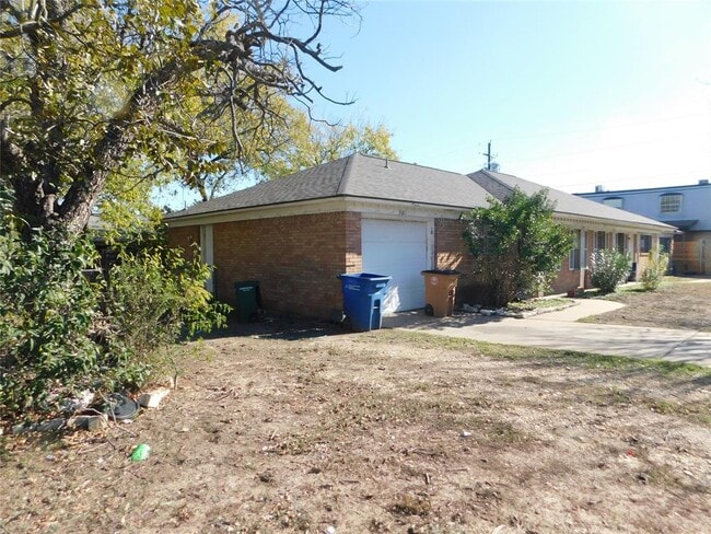 Building Photo - 3601 Catalina Dr
