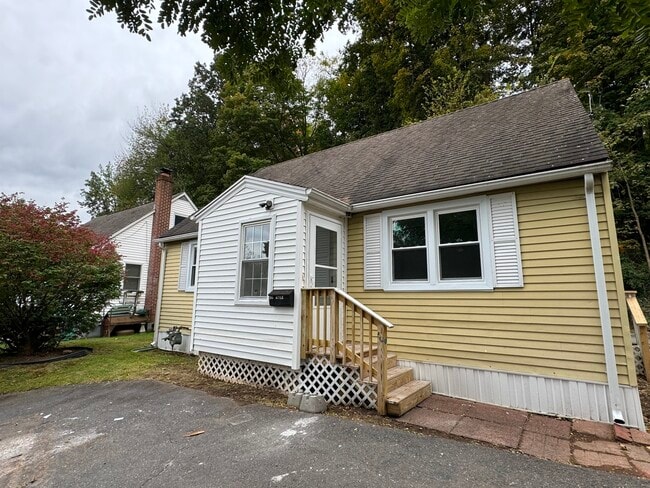 Building Photo - 56 Covington St