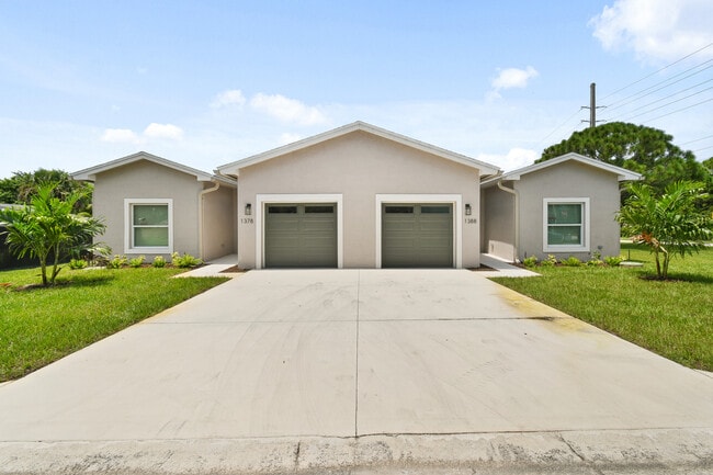 Photo - 1388 NW Charlie Green Dr House