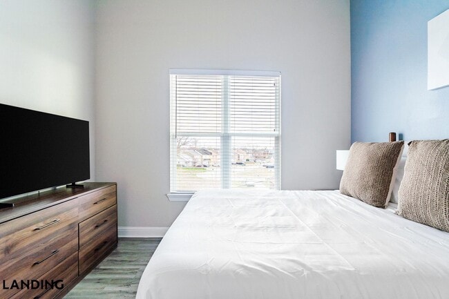 Building Photo - 1499 Central Park Blvd