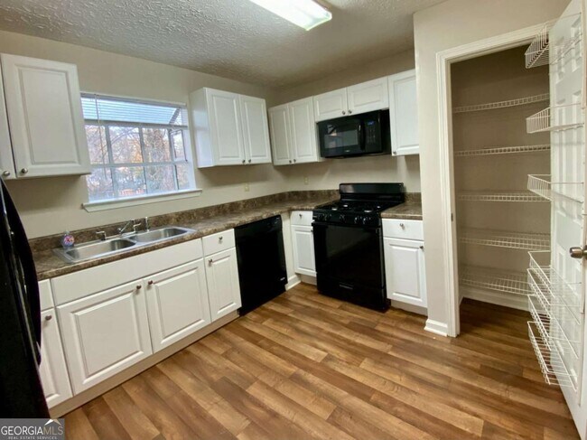 Foto del edificio - 3543 Sweetgum Ln