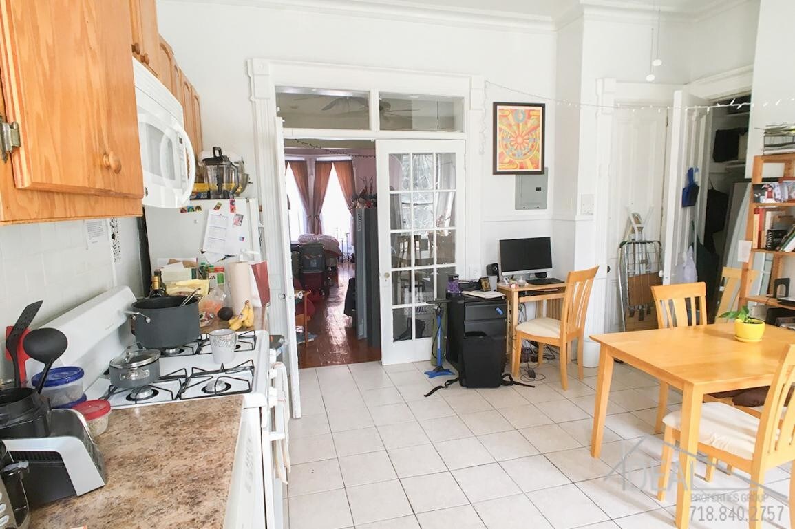 Primary Photo - 44 St Johns Pl