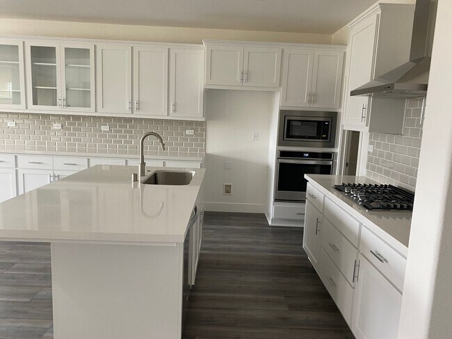 Foto del edificio - 3 Bed + Bonus Room/2.5 Bath - Solar – Near SSU