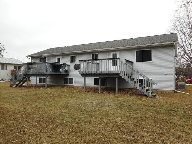 Foto del edificio - 125 Rosewood Ln S