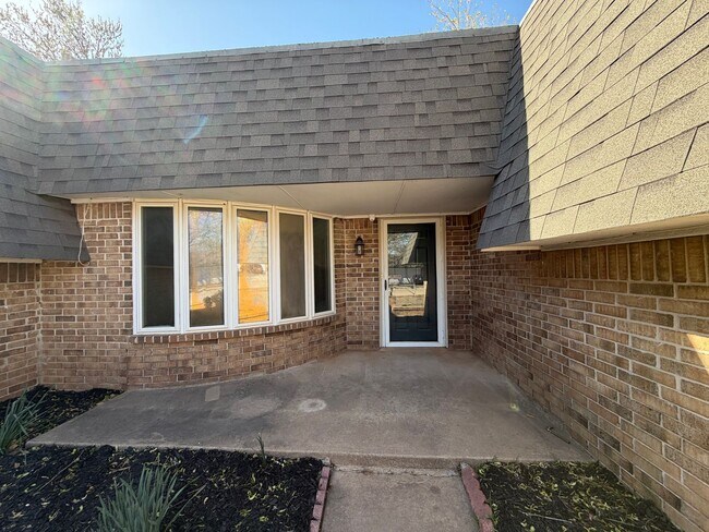 Foto del edificio - Beautiful 3bed/2.5bath Updated Westside Norman Home Available for Rent!