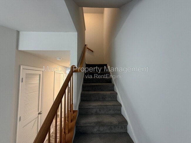 Building Photo - 2709 Church View Ln