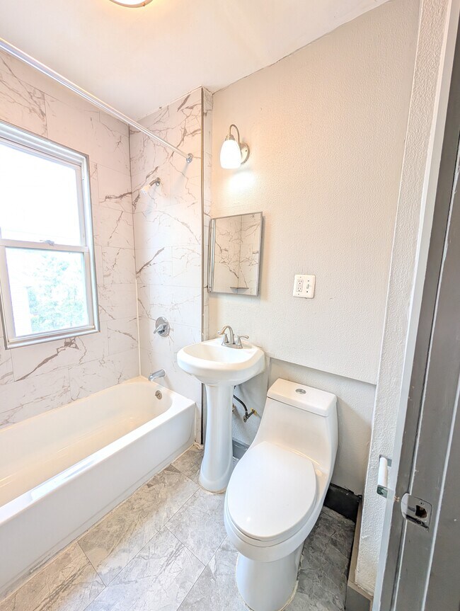 Foto del edificio - 2Bed 1 Bath