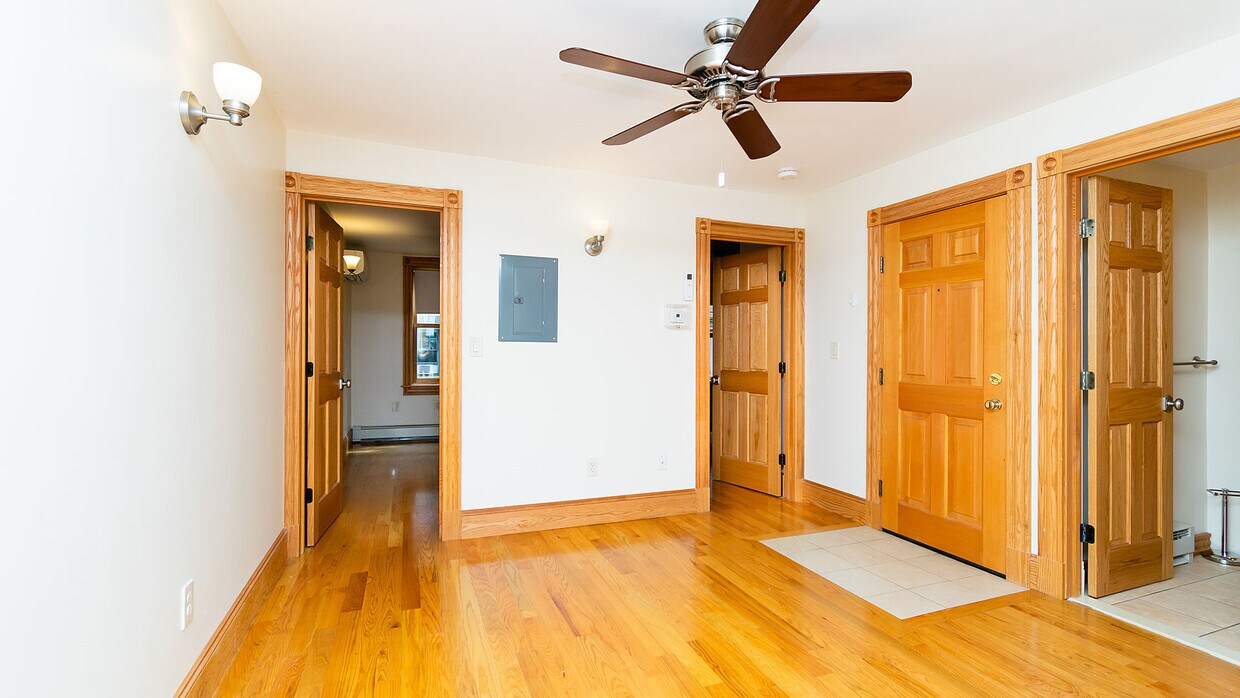 Primary Photo - 29 Phillips St