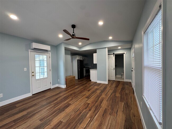 Foto del edificio - 42 Fire Island Ave