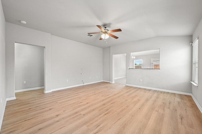 Building Photo - 411 Langely