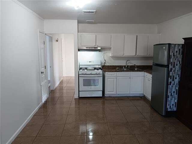 Building Photo - 3719 Delaware Ave