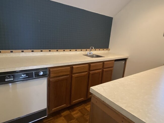 Building Photo - 2BR/2BA Plymouth Condo Available