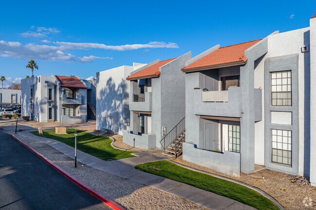 Building Photo - Diamonte on Bell