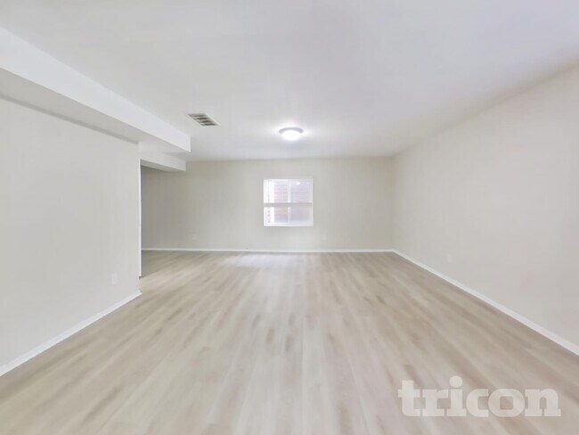 Building Photo - 565 Winebrook Way