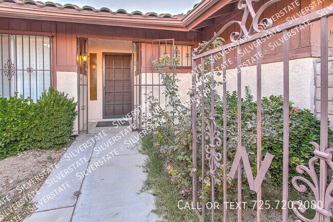 Building Photo - COZY 3 BEDROOM 2 BATHROOM SINGLE STORY HOM...