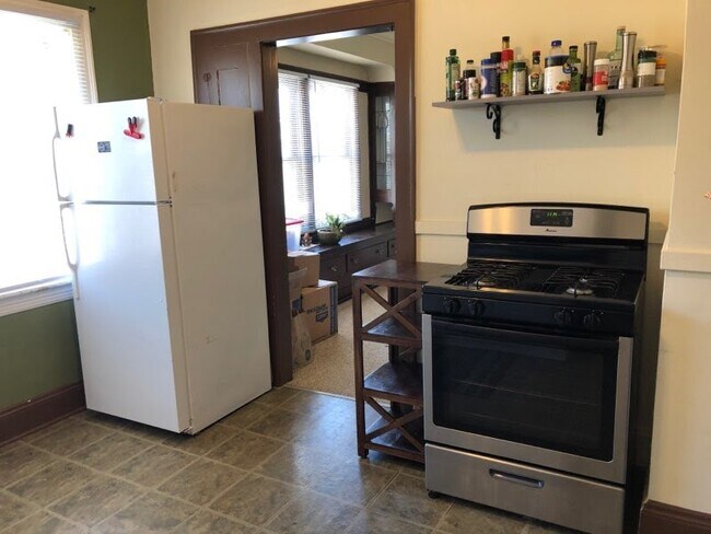 Kitchen - 2160 Eldred Ave